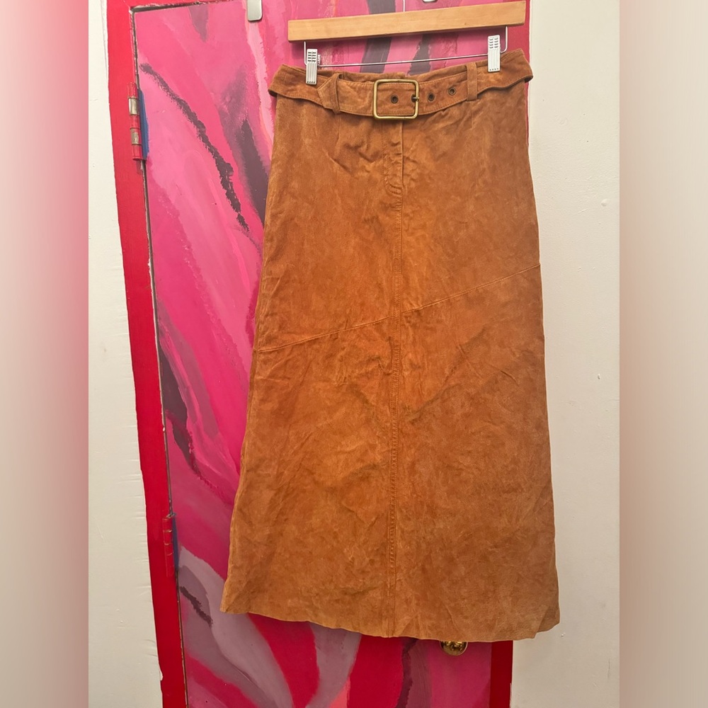 Newport News size 8 skirt in suede